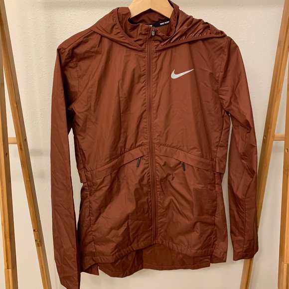 NWOT Nike Essential Running Rain Jacket - Picture 2 of 4